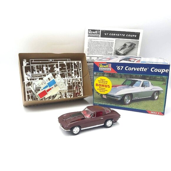 Revell Monogram 1967 Corvette Coupe 1:25 Skill 3 Part Assembled in Box  85-2491 - Picture 1 of 16